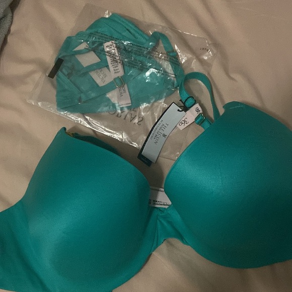 Victoria's Secret Push-Up Demi Bra
Tied-with-a-Bow Adjustable V-String Panty - Picture 10 of 13